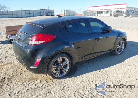 2016 Hyundai Veloster z USA, uszkodzony, nr VIN KMHTC6ADXGU294062